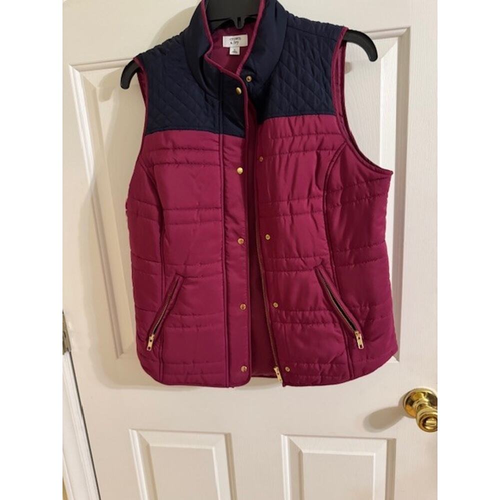 Crown & Ivy Quilted Puffer Vest Berry & Navy Contrast Size Small EUC